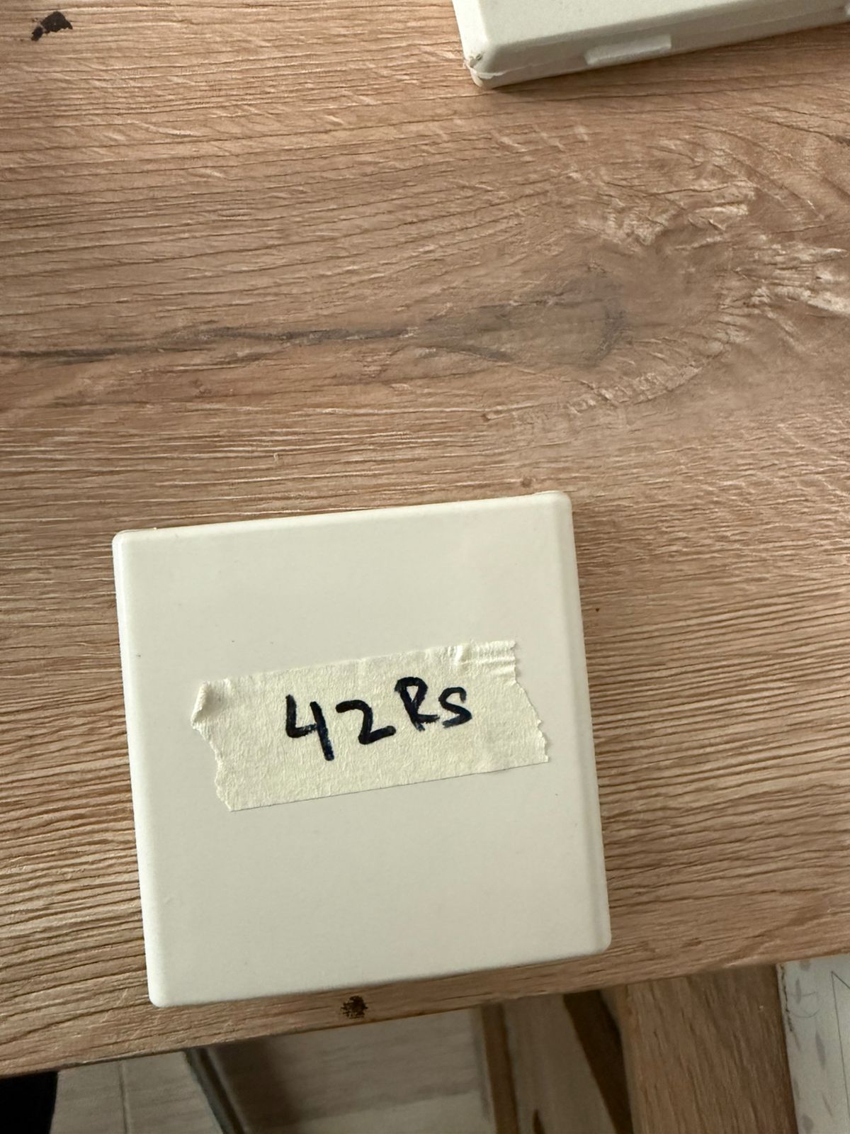 WHITE HOUSING BOX